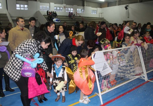 Máis de cincocentos veciños participan no Festival de Entroido do Concello de Lousame
